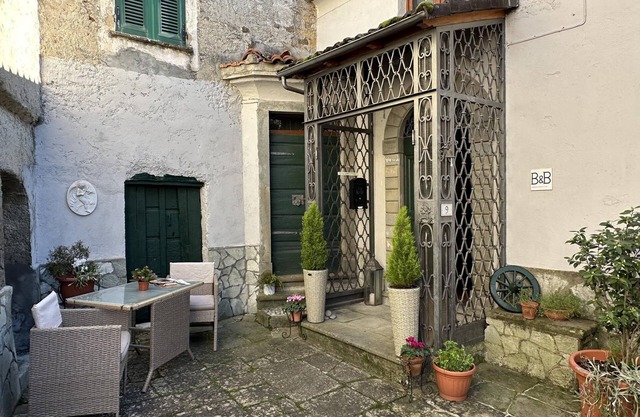 Casa Monti 8 Pax by VILLASRETREATS with pool, BBQ near Cinque Terre and Versilia