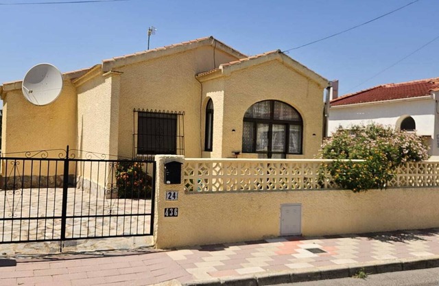 Casa NATALIE: Quiet vacation home, 2 bedrooms, 4 beds. 3 KM to the Mediterranean Sea!