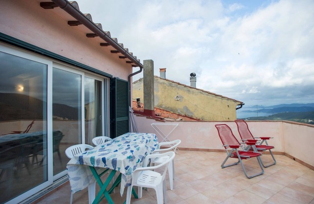 Casa Natura e Relax with panoramic terrace on Marciana