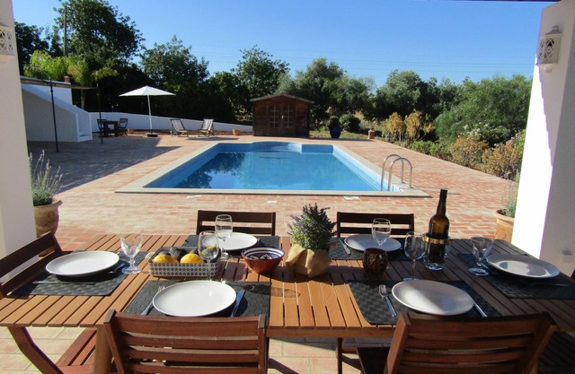 CASA NATUREZA in einem ruhigen Pool und Garten