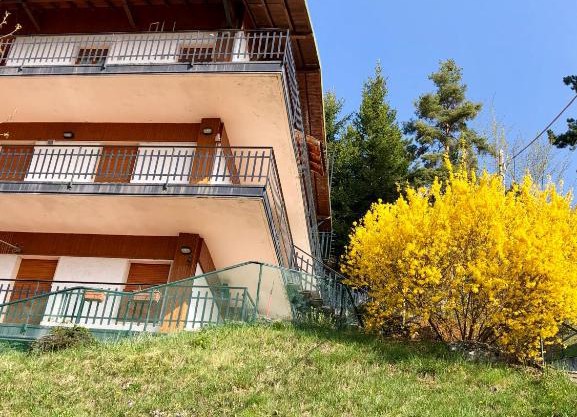 Casa nel verde con vista e terrazze