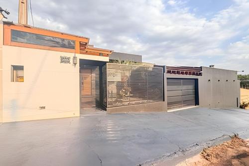 Casa no Jd Oriental, ar condicionado e vaga