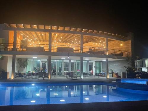 Casa nueva con alberca en coto