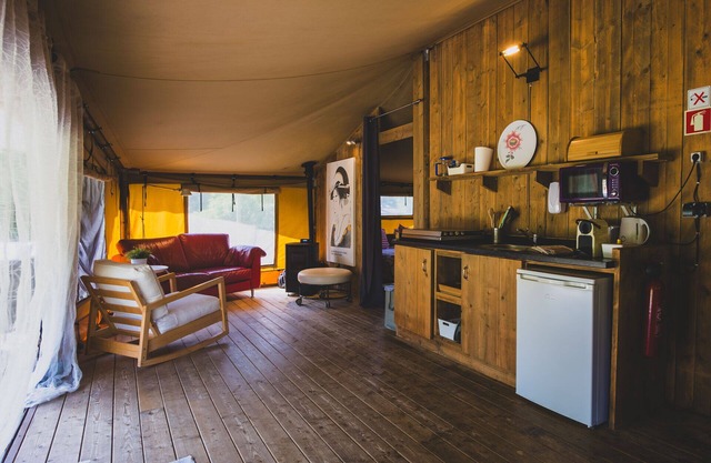 Casa Ohashi – Luxury Glamping Tent with View of the Pond and Green Valley