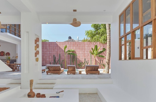 CASA OHMA, an elegant Maison de Charme with swimming pool in La Punta