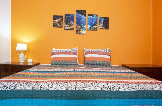 Casa Olas 3 bedroom, 2.5 bathrooms, private garage and swimming pool.