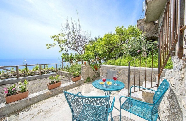 Casa Ondiva: A graceful two-story independent house which faces the sun and the sea.