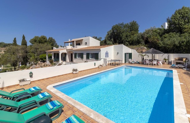 Casa Ouriços, großer Pool, Grill, zu Fuß zum Strand