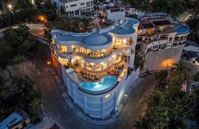 Casa Paakat - Luxury villa with chef, bartender, daily housekeeping and ocean views