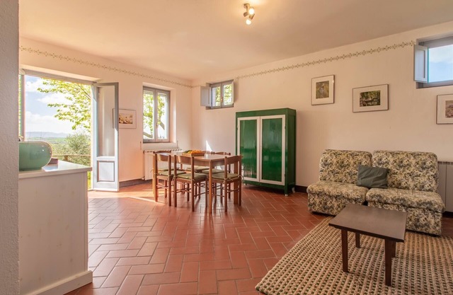 Casa Paciano, in der Nähe des Dorfes, Wohnungen mit Pool, Noce