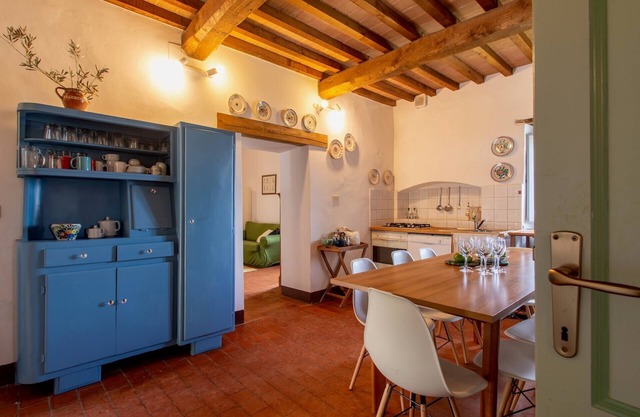 Casa Paciano, in der Nähe des Dorfes, Wohnungen mit Pool, Ciliegio