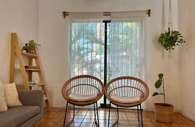 Casa Pacifica, 3BR home located in a classic suburb, close to the sea