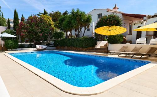 Casa Palmeira - magically beautiful villa with private pool, great beaches nearby