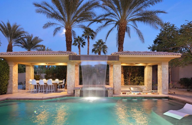 Casa Palmera by Avantstay Entertainer's Oasis w/ Guesthouse