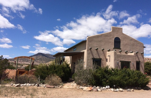Casa Paloma - Zentral gelegenes Juwel von Abiquiu: tolle Aussicht, geräumige Gourmetküche