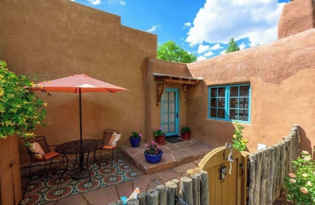 Casa Paloma - Funky In-Town Casita