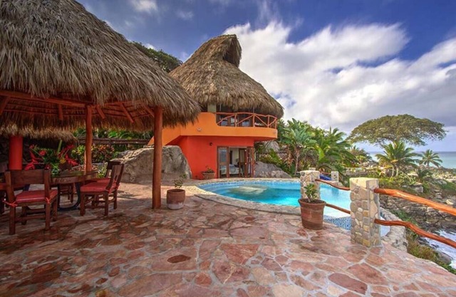 Casa Paraiso, Ocean-front Getaway in a private magical community