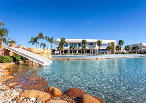 Casa Particular 4 dormitórios em Resort Luxo