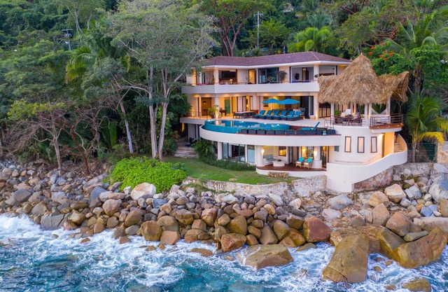 Luxuriöses Haus am Meer in exklusiver Wohnanlage