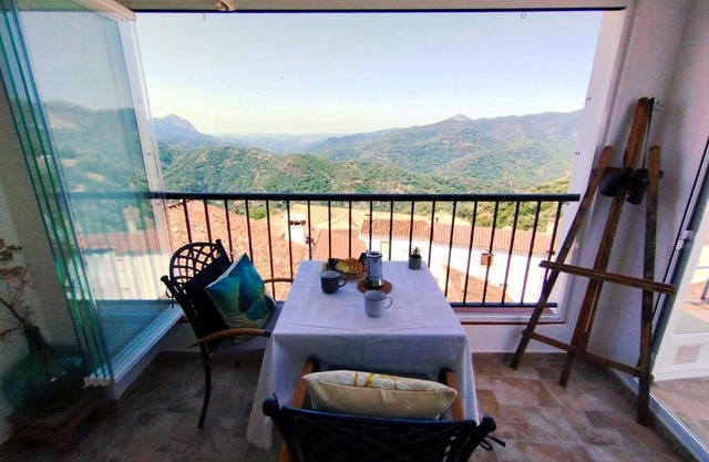 Casa Perejil, un balcón al Genal