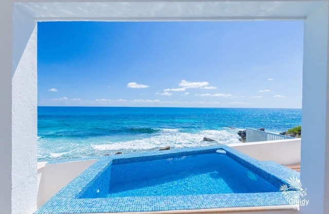 Casa Perla Suite 1 a 2 Bdrm Caribbean Oceanfront Condo w/ dipping pool