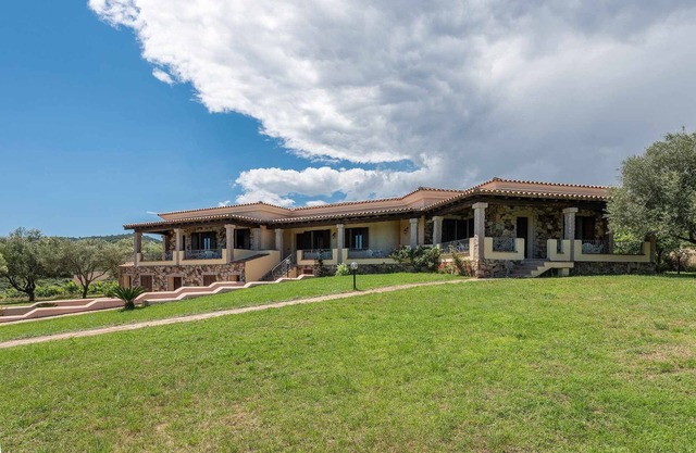 CASA POMPIA 3: Ferienhaus im Grünen