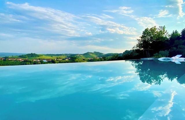 Casa Profumi di Barbera 4: Infinity Pool, 2 Luxurious Bedrooms & Historic Charm