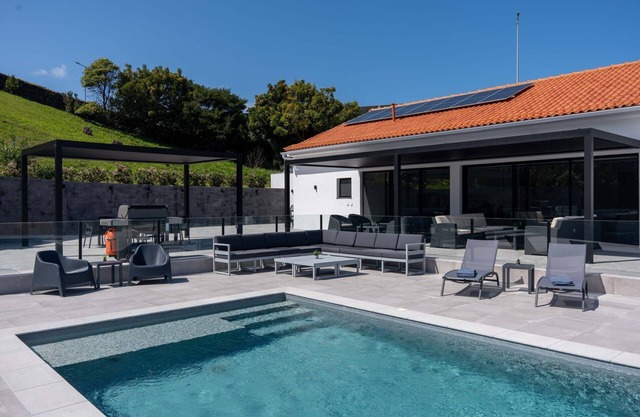 Casa Pura Vida - Heated Pool and Seaview