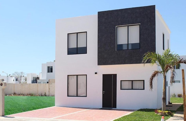 Casa residencial a minutos de la playa y los principales atractivos turísticos de Mérida, con acceso a alberca.