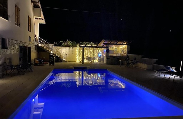 Casa Roberto Pool with Bar 5 bedrooms 2 bathrooms Great For Groups
