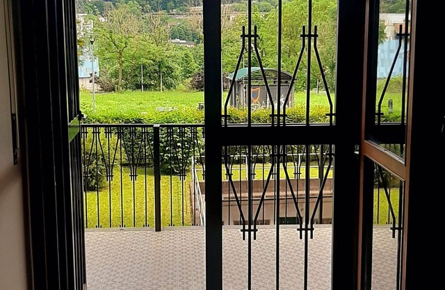 Casa Rosa Large and quiet Italian styled home near the river