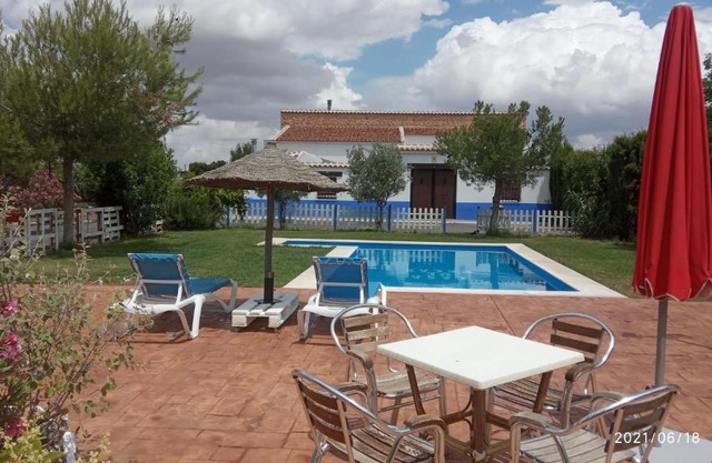 Casa Rural con jacuzzi y pista de padel - Casa de Pacas