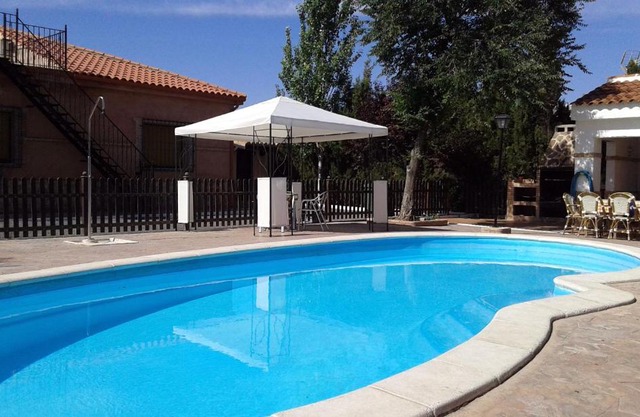 Casa rural con piscina y pista de padel - Casa de Pacas