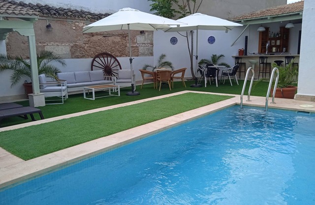 Casa Rural con Piscina Para Grupos en Pleno Centro