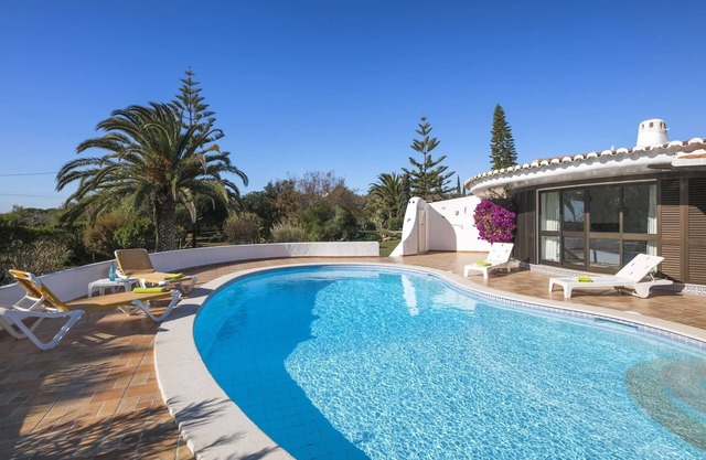 Casa Ryder Short walk from Marinha beach!