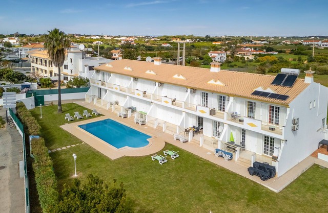 Casa Sal |4 Bedrooms | Central | Olhos de Água