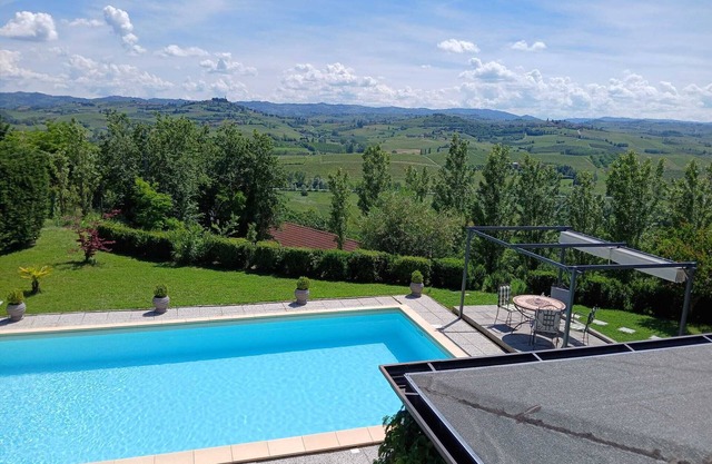 Casa San Rocco-piscina con vista sulle colline