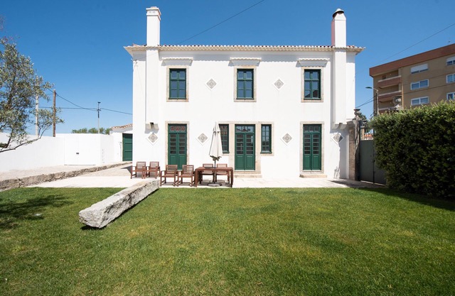Casa Santo António Perto da Praia com Jardim Partilhado