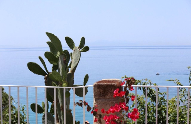 Ferienhaus für 5 Personen mit Meerblick, 75 m vom Strand Santa Maria entfernt.