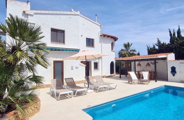 Casa Serendipity, Beautifully Renovated Villa with Private Pool in Moraira.