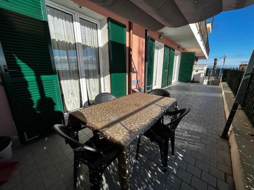 Casa SERGE vista mare con ampio terrazzo privato