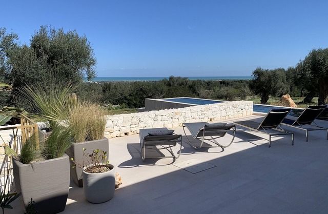 Casa Silvia - Moderne Villa mit Meerblick und uralten Olivenbäumen