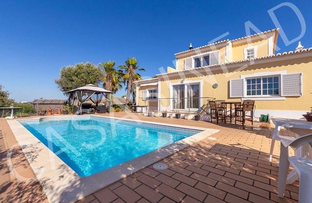 Casa Sinead | professionally cleaned | 3-bedroom villa | large garden | pool