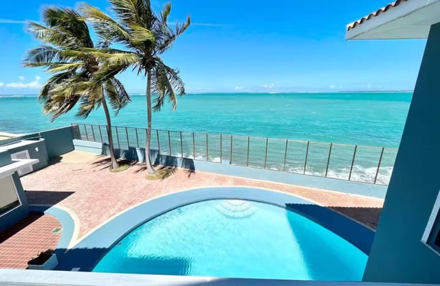 Casa Sirena - Oceanfront Escape in San Juan