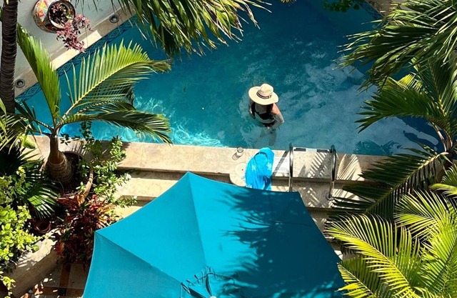 Casa Sirena Summary: