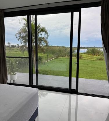 Casa sobre Laguna Brava - Tranquilidad y Naturaleza en Barrio Privado