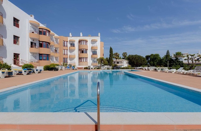 Casa Sol e Lua bright 1 bedroom apartment with shared pool, kitchen and balcony