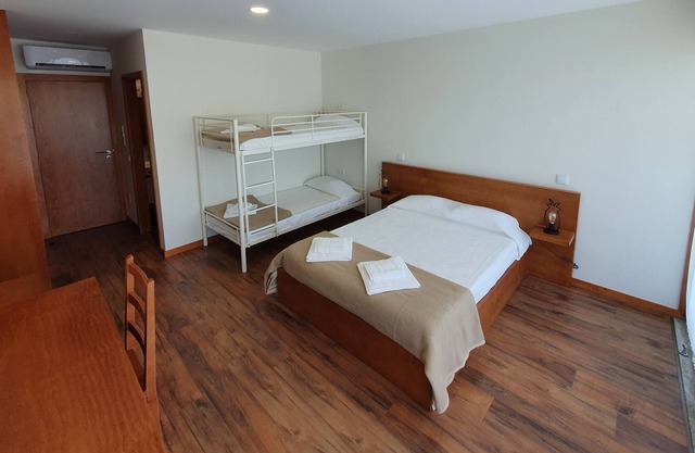 Casa Souto do Monte-Bedroom-2 adults+1up to12years