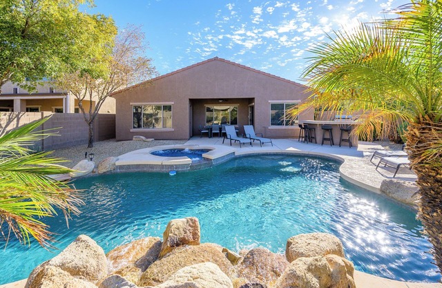 Casa Stetson w/ heated pool, spa, bar/bbq!