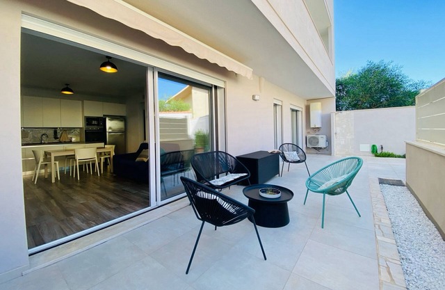 Casa Sunset - Stylish, Modern, Fully Equipped Apartment Near the Beach